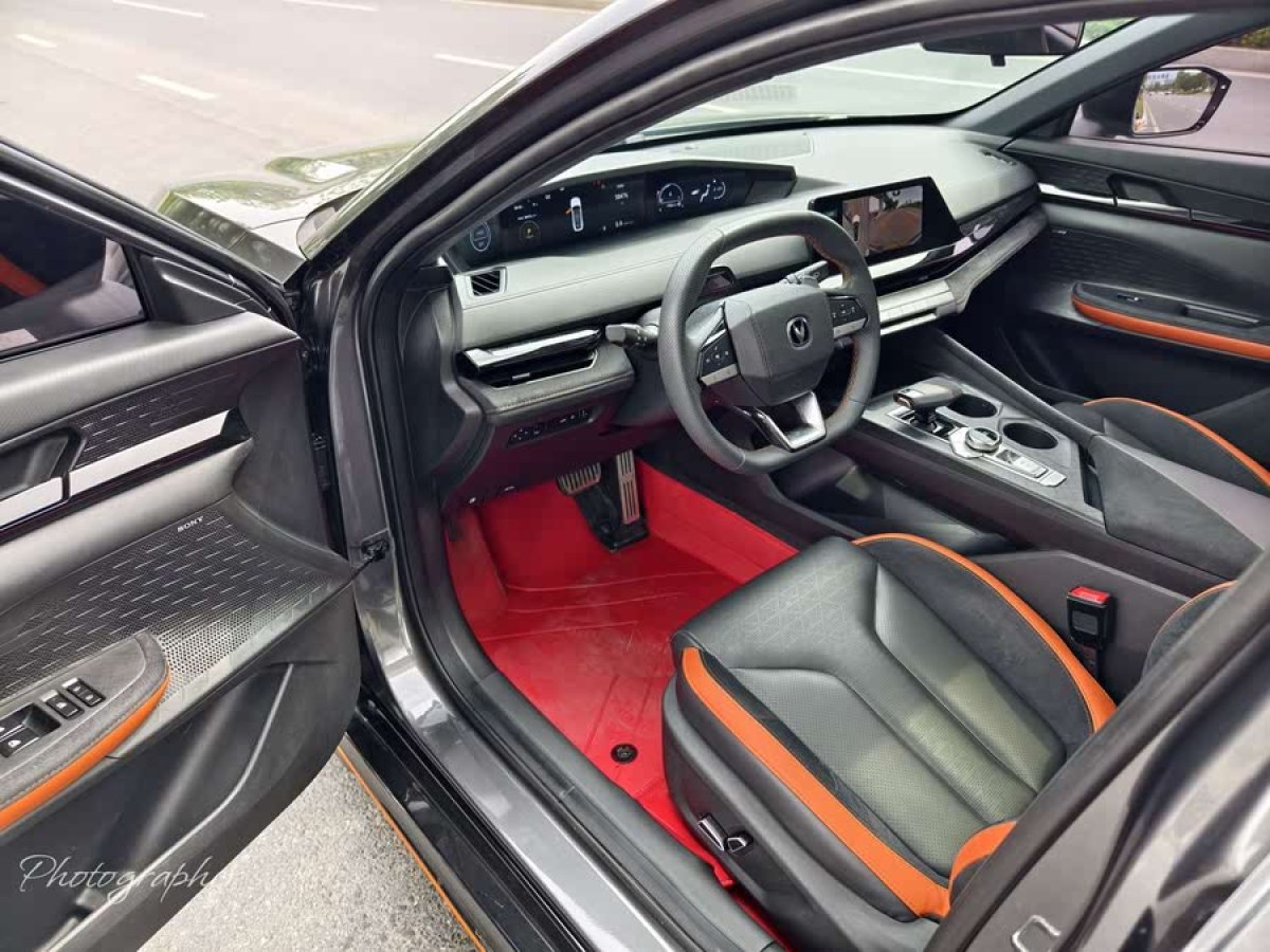 長(zhǎng)安 長(zhǎng)安UNI-V  2022款 2.0T 領(lǐng)速版圖片