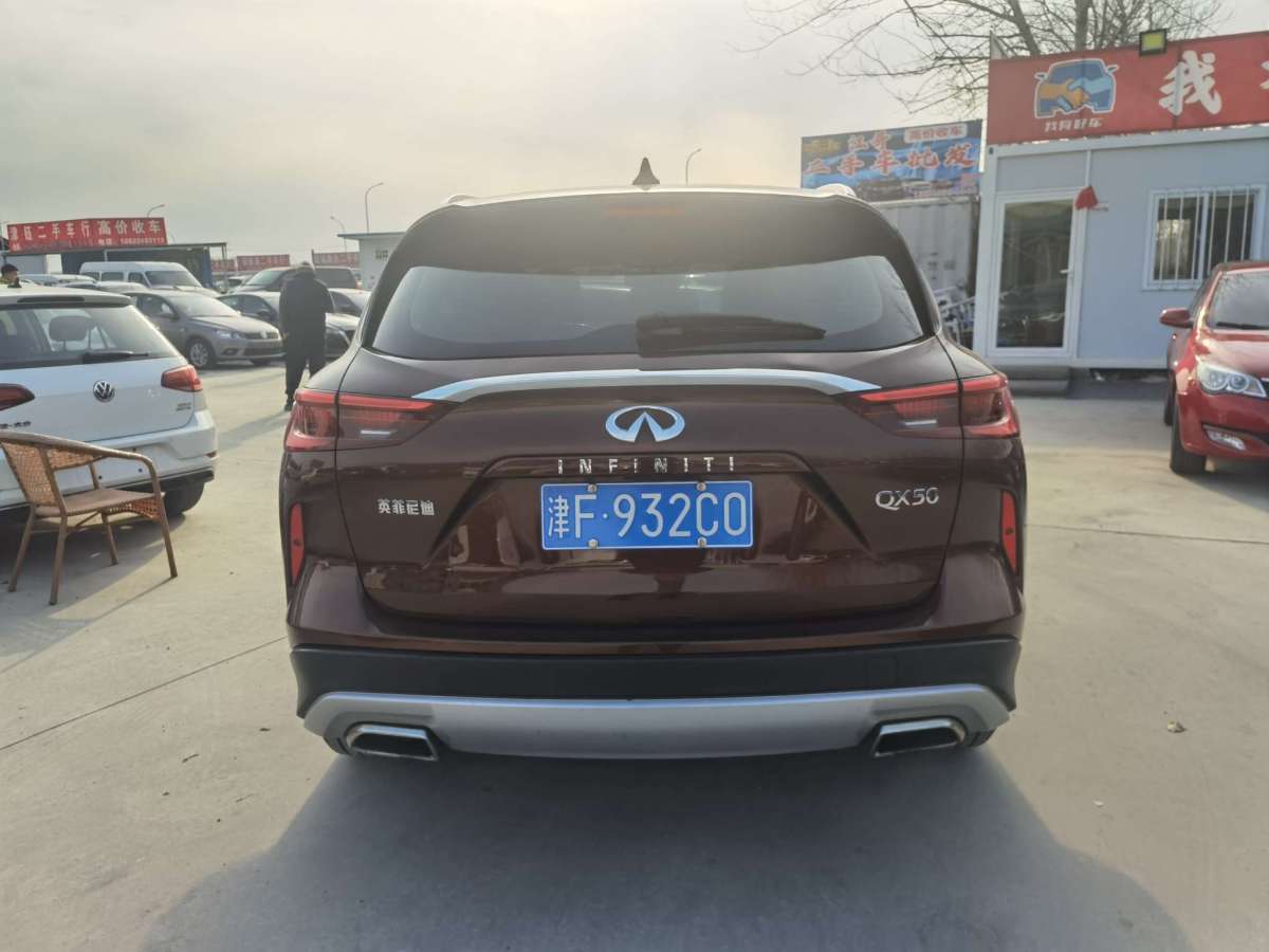 英菲尼迪 QX50  2020款 改款 2.0T 兩驅(qū)時尚版圖片