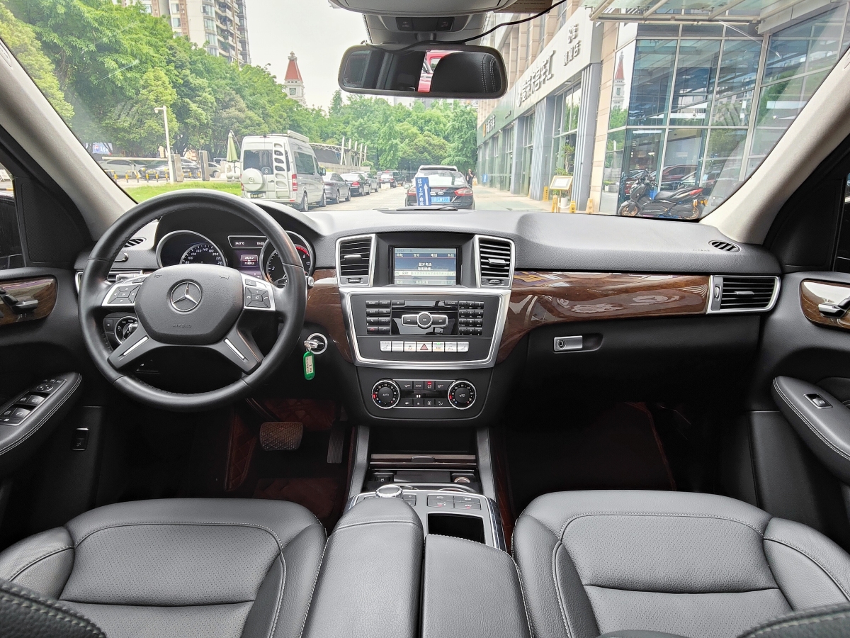 2015年6月奔驰 奔驰M级  2015款 ML 350 CDI 4MATIC