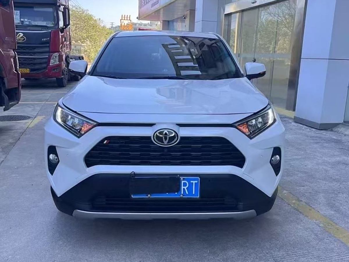 豐田 RAV4榮放  2023款 雙擎 2.5L E-CVT兩驅(qū)精英版圖片