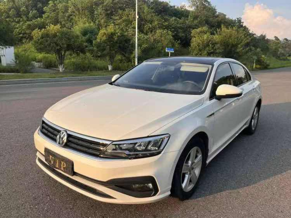 镇江大众 凌渡 2021款 凌渡 230TSI DSG风尚版 优雅同行包自动档7挡干式双离合 4门5座三厢车