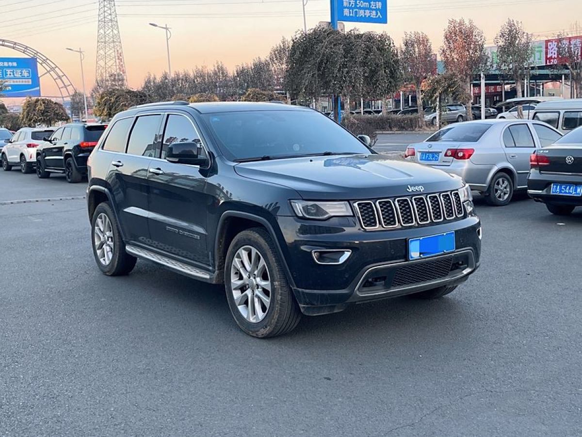 2019年6月Jeep 大切諾基  2017款 3.0L 舒享導(dǎo)航版