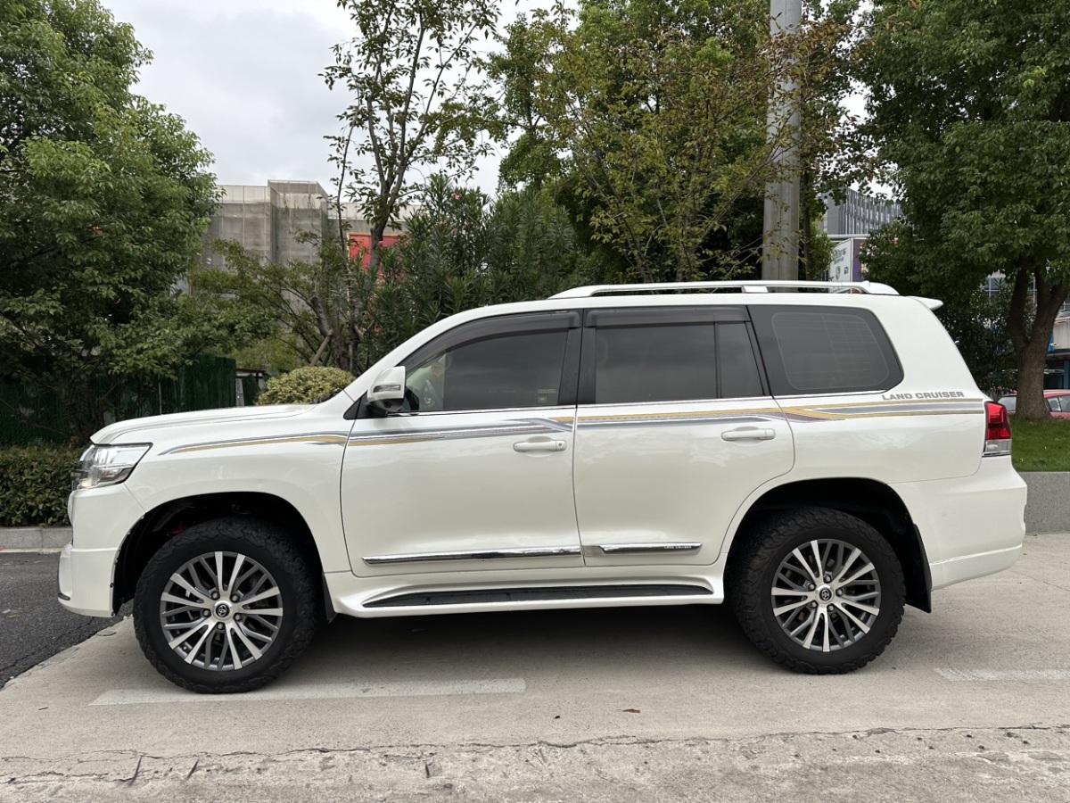 2019年04月豐田 蘭德酷路澤  2018款 5.7L VX-R 12氣 底升(中東版)