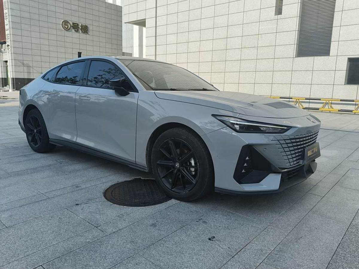 長(zhǎng)安 長(zhǎng)安UNI-V  2022款 1.5T 尊貴型圖片