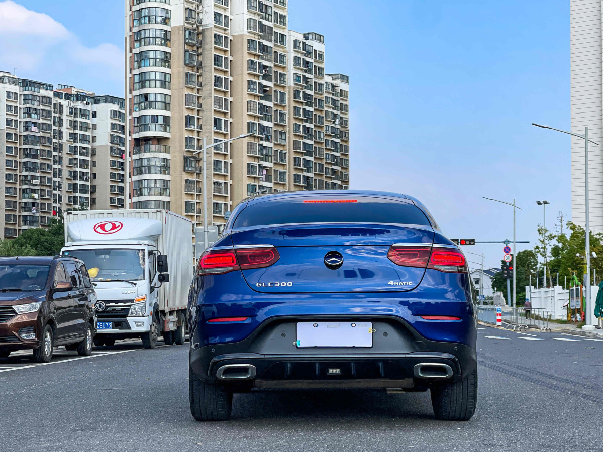 2020年3月奔馳 奔馳GLC  2023款 GLC 300 4MATIC 轎跑SUV