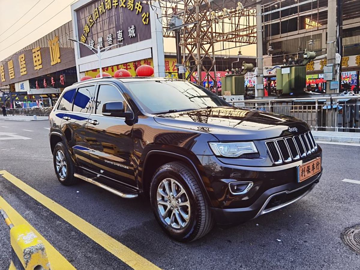 Jeep 大切諾基  2014款 3.0L 舒享導(dǎo)航版圖片