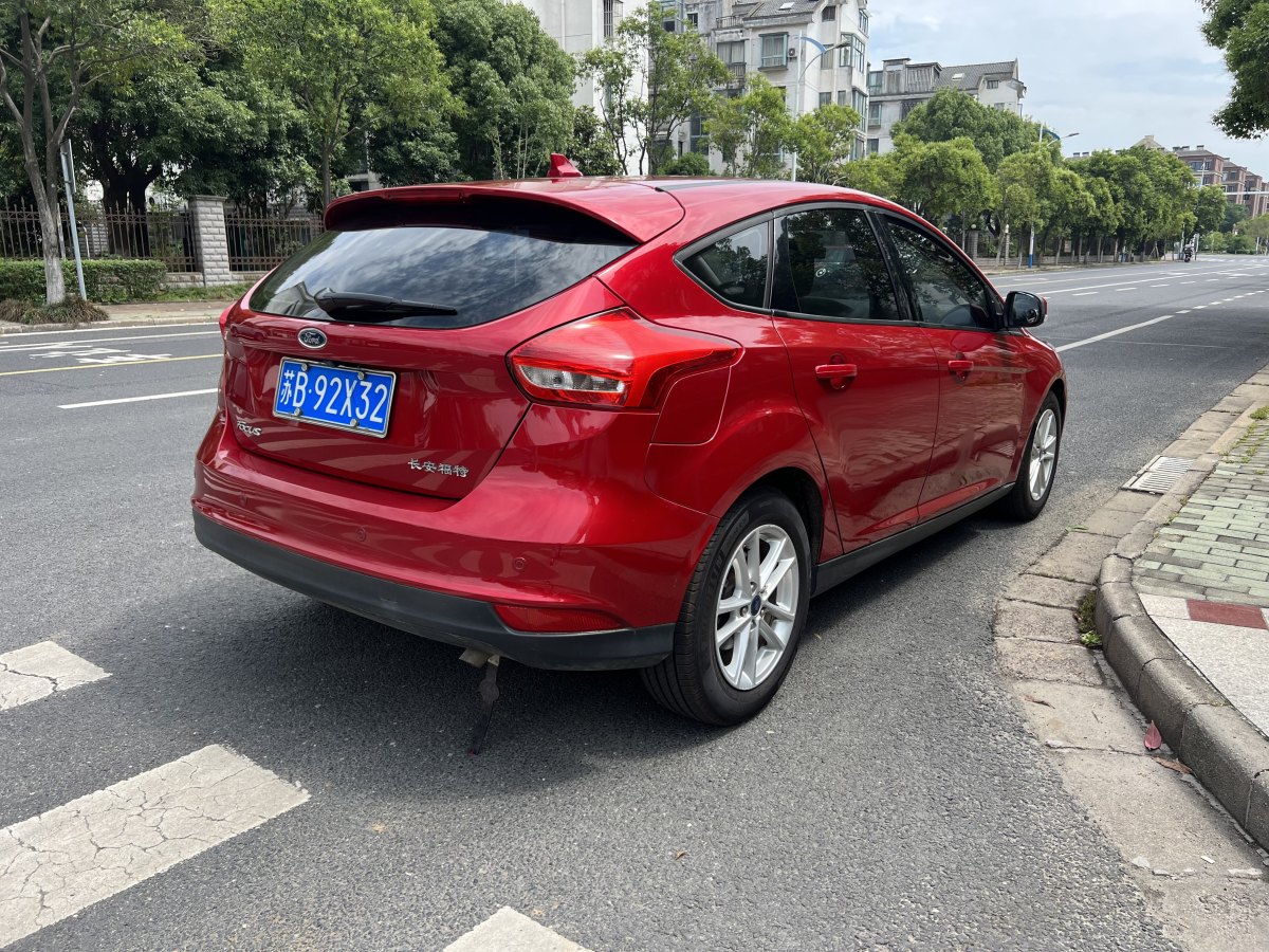 福特 福克斯  2018款 兩廂經(jīng)典 1.6L 自動風(fēng)尚型智行版圖片