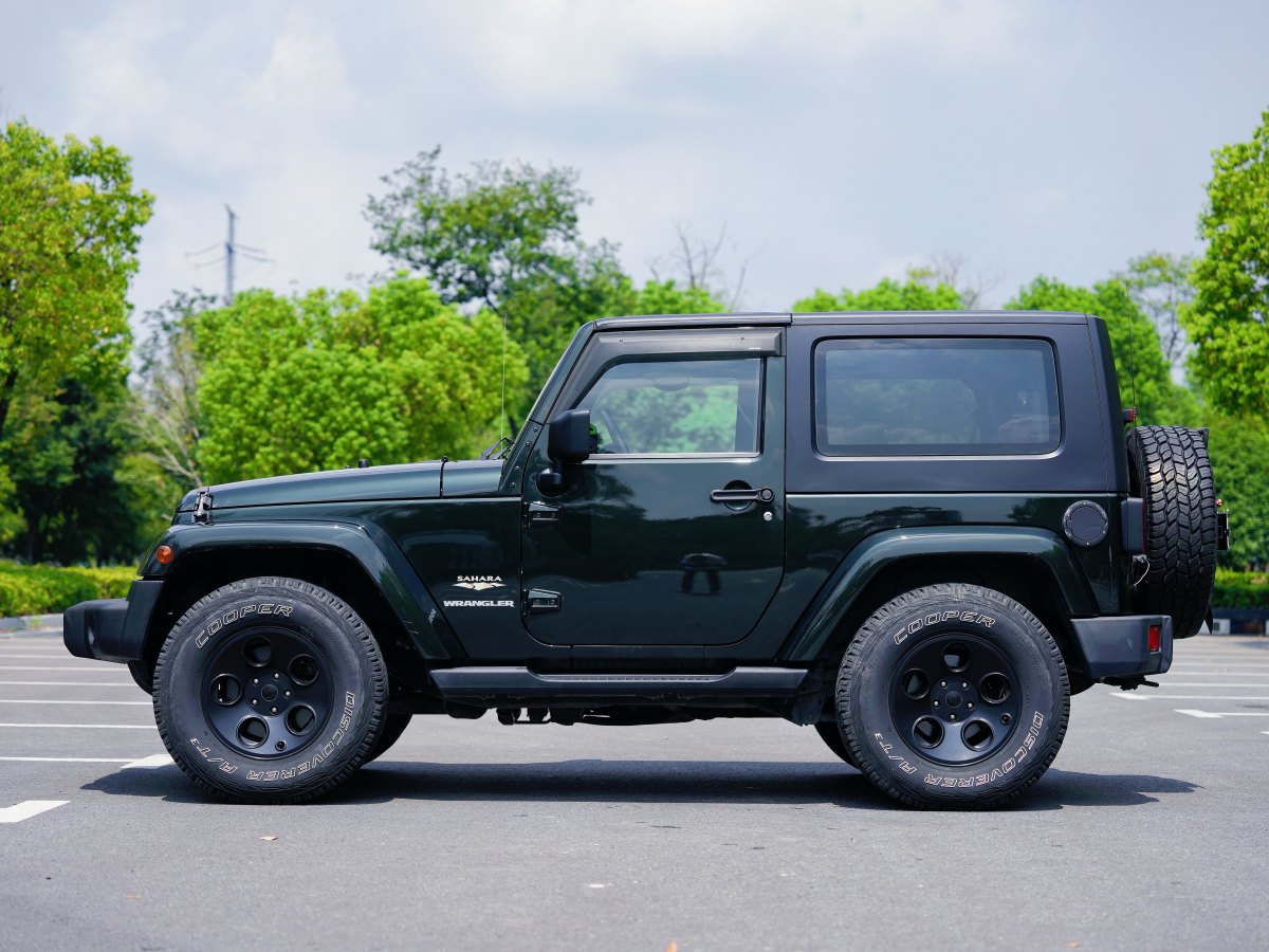 2010年9月Jeep 牧馬人  2010款 3.8L Sahara 兩門版