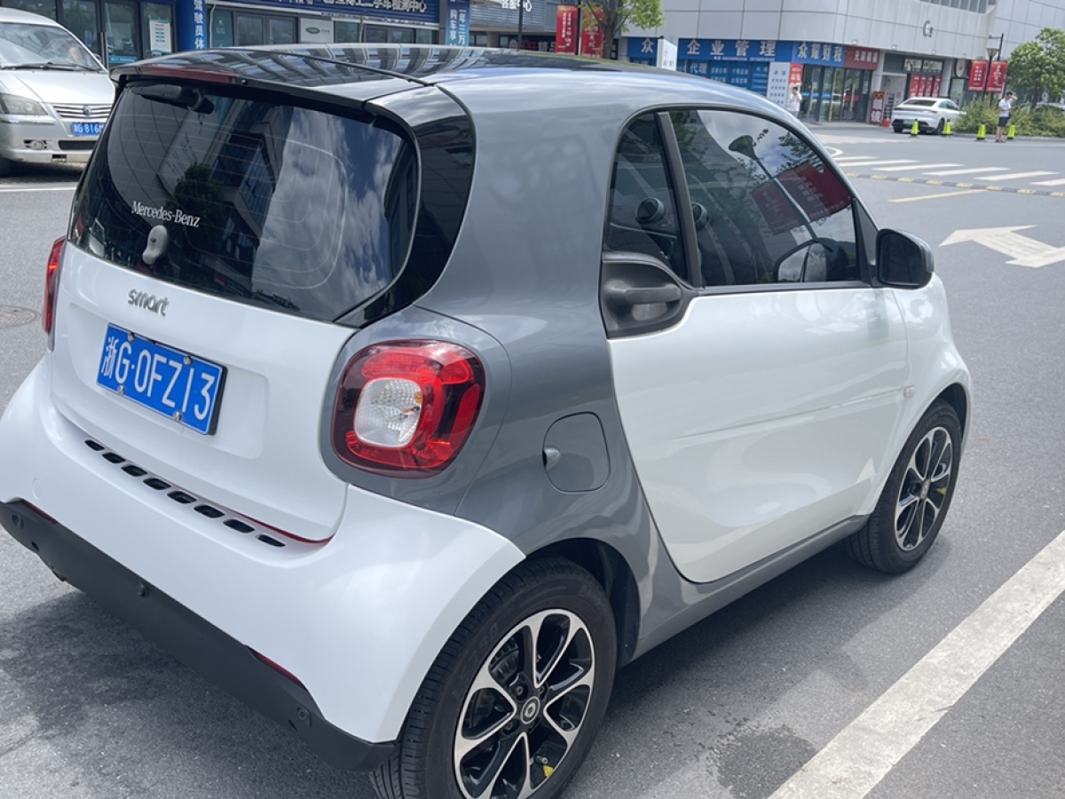 smart fortwo  2017款 1.0L 52千瓦硬頂摯愛特別版圖片