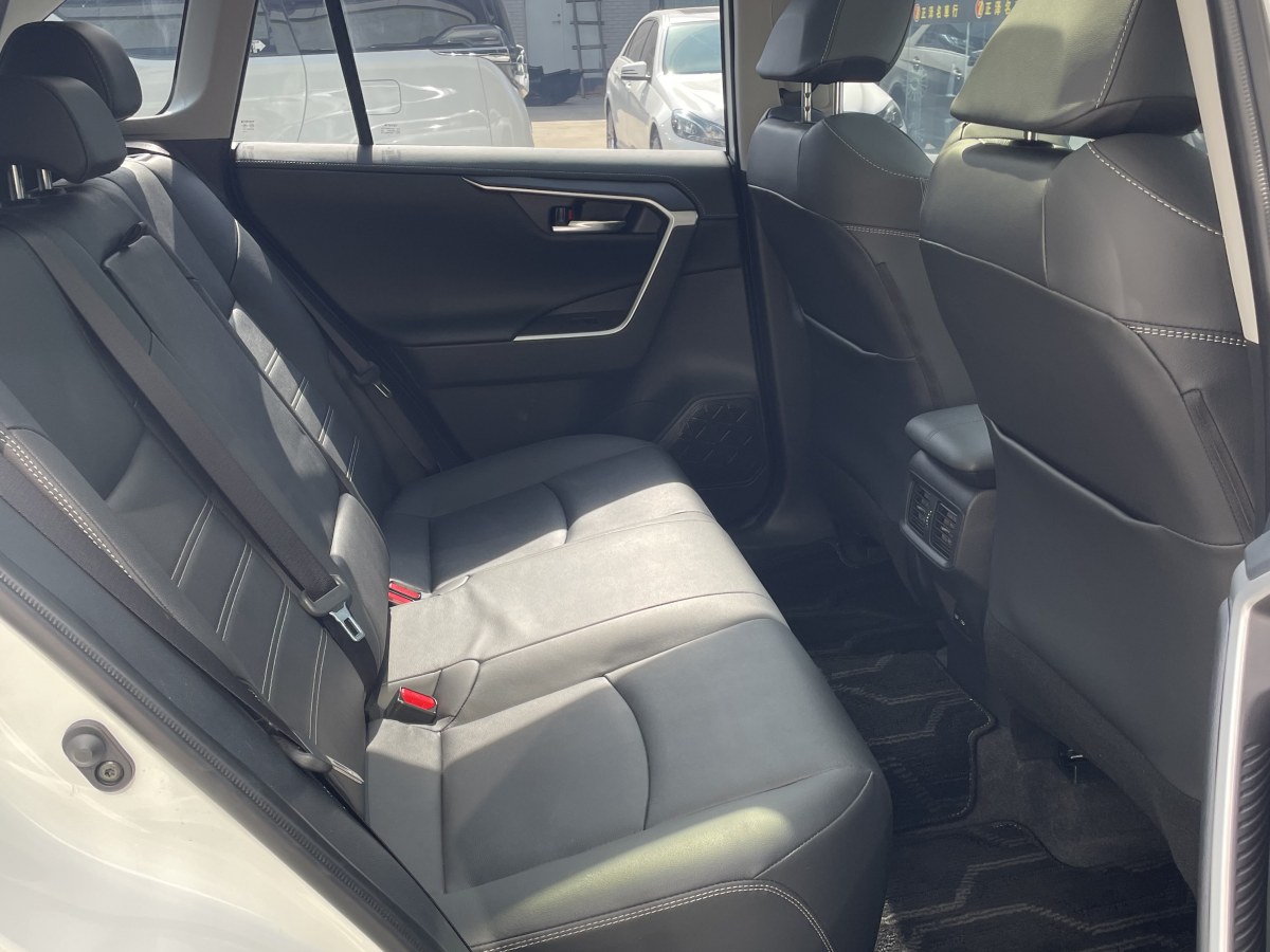 豐田 RAV4  2018款 榮放 2.0L CVT兩驅(qū)風(fēng)尚版圖片