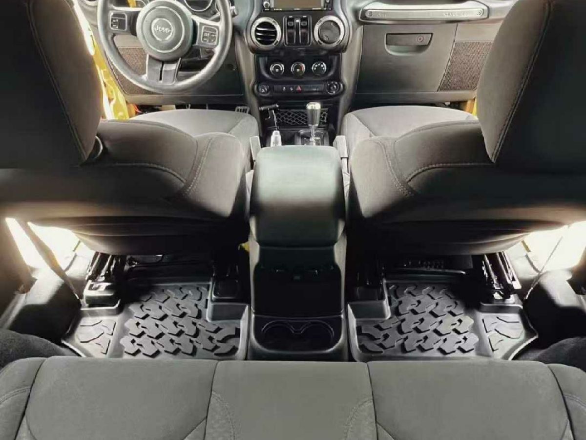 Jeep 牧馬人  2016款 3.0L Sahara 75周年致敬版圖片