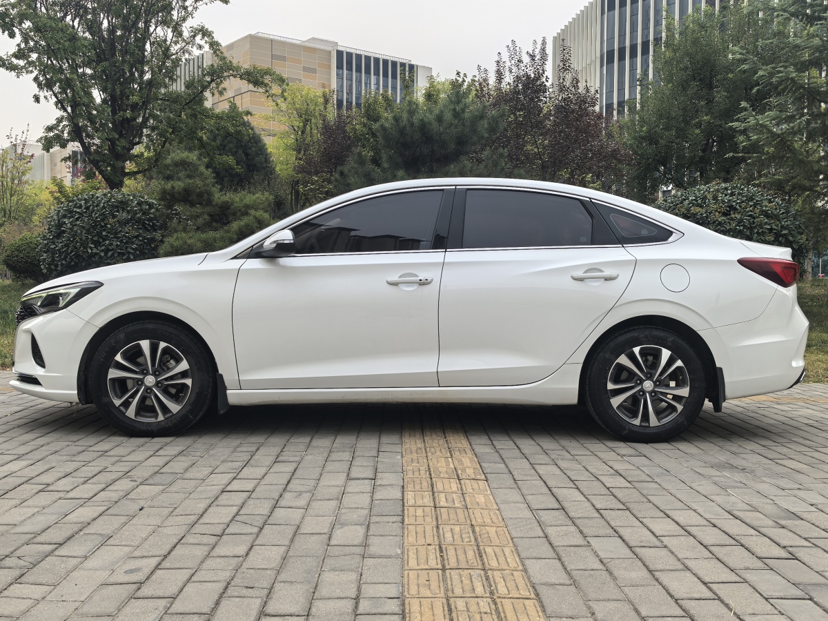 長(zhǎng)安 逸動(dòng)  2020款 PLUS 藍(lán)鯨NE 1.4T GDI DCT尊貴型圖片