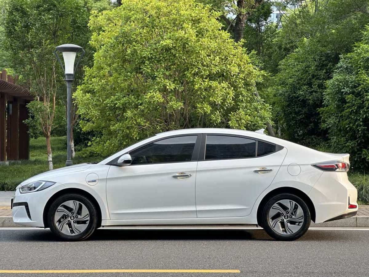 現(xiàn)代 領(lǐng)動插電混動  2019款 1.6L PHP 智行版圖片