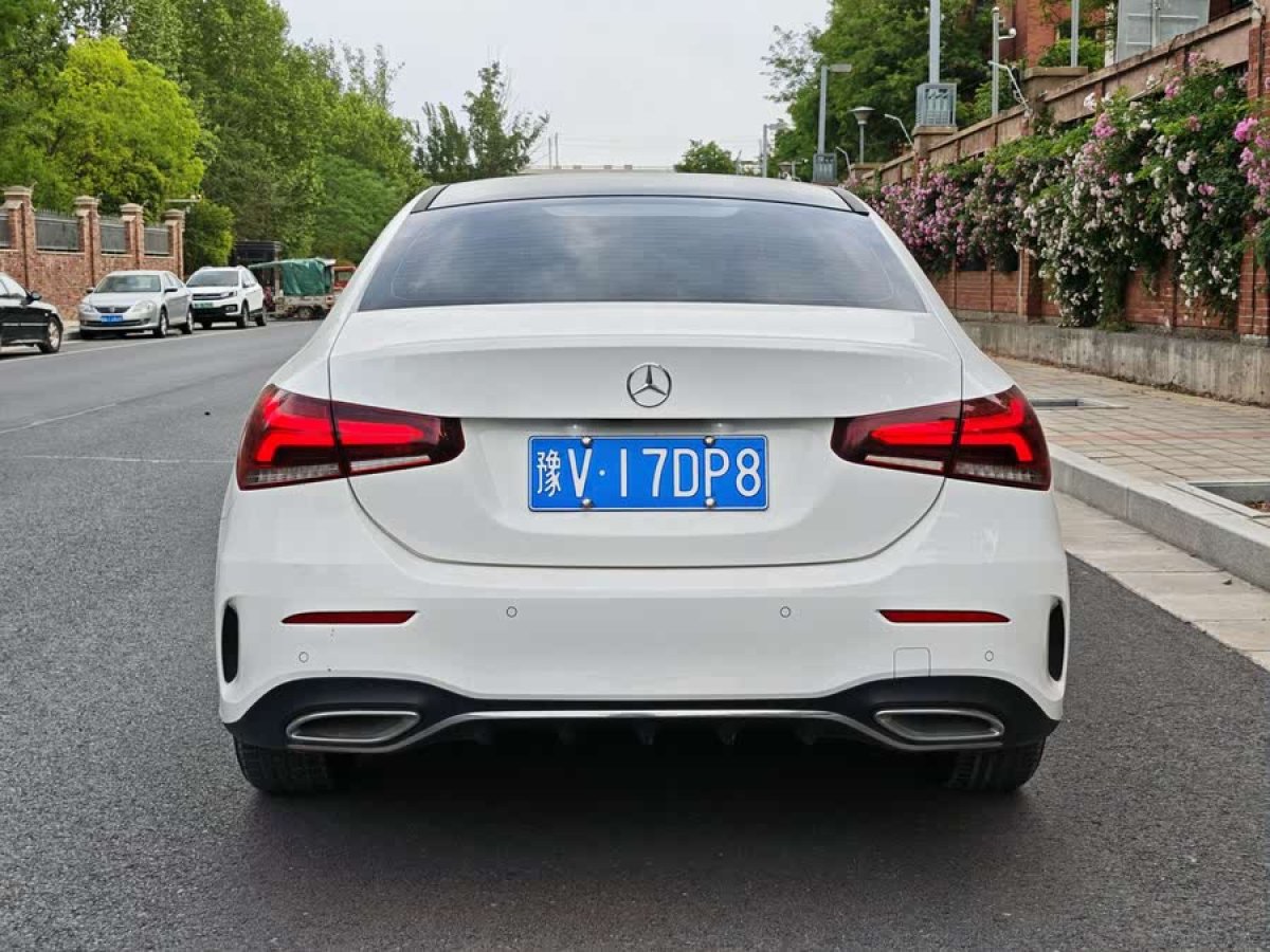 奔馳 奔馳A級  2021款 A 200 L 運(yùn)動(dòng)轎車動(dòng)感型圖片