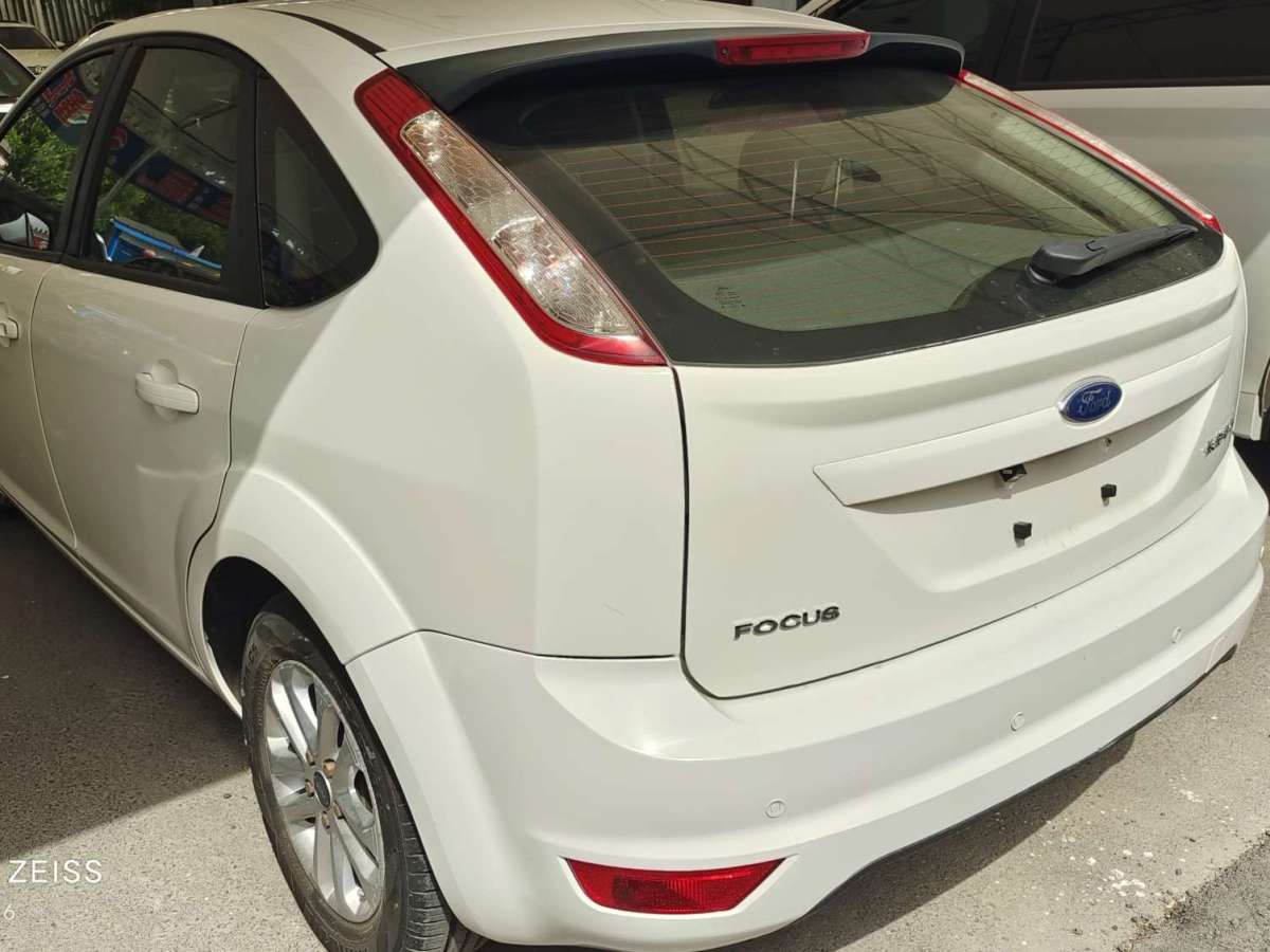 福特 福克斯  2012款 兩廂經(jīng)典 1.8L 自動基本型圖片