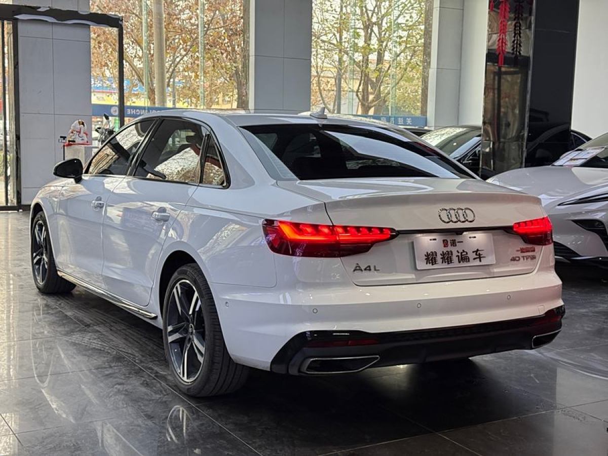 奧迪 奧迪A4L  2022款 40 TFSI 豪華動感型圖片