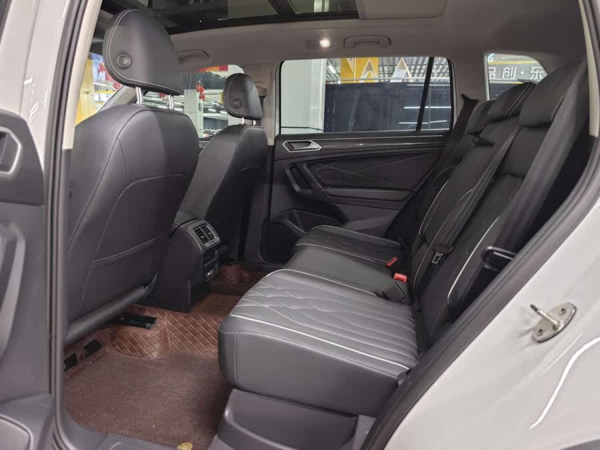 大眾 途觀L  2024款 出眾款 330TSI 自動(dòng)兩驅(qū)R-Line龍耀版圖片