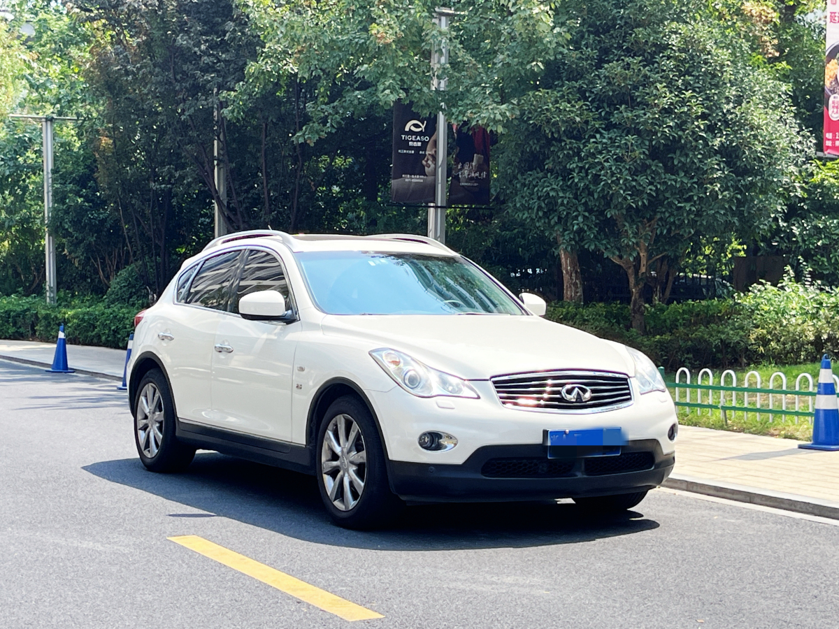 英菲尼迪 QX50  2013款 2.5L 两驱优雅版图片