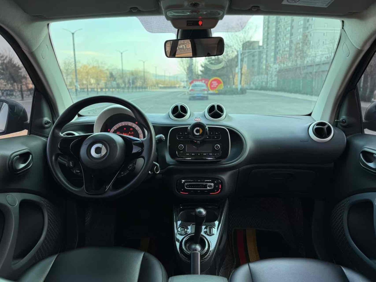 smart fortwo  2015款 1.0L 52千瓦硬頂靈動(dòng)版圖片