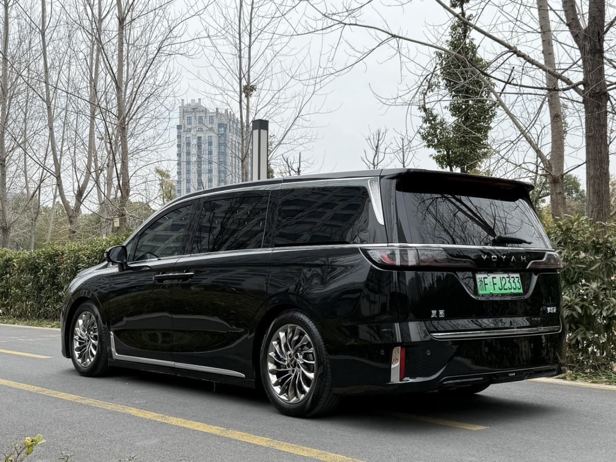 嵐圖 夢(mèng)想家  2024款 PHEV 超長(zhǎng)續(xù)航旗艦版圖片