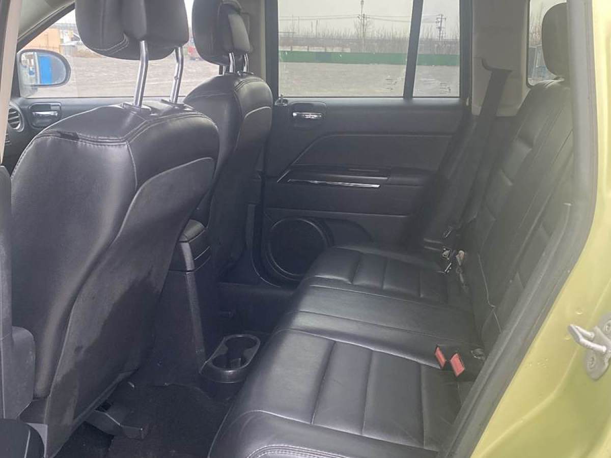 Jeep 指南者  2010款 2.4L 四驅(qū)運動版圖片