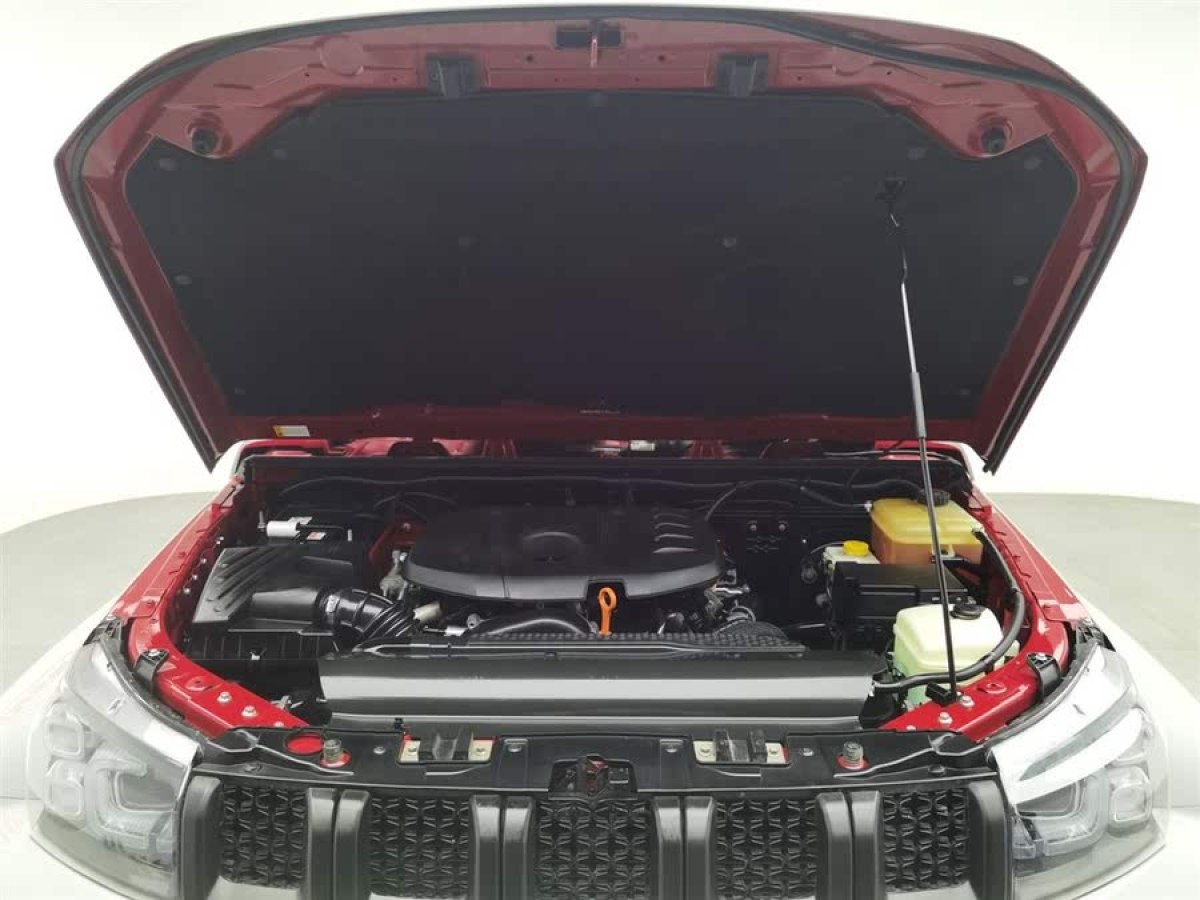 北京 BJ40  2020款 2.0T 自動(dòng)四驅(qū)城市獵人版?zhèn)b客型圖片
