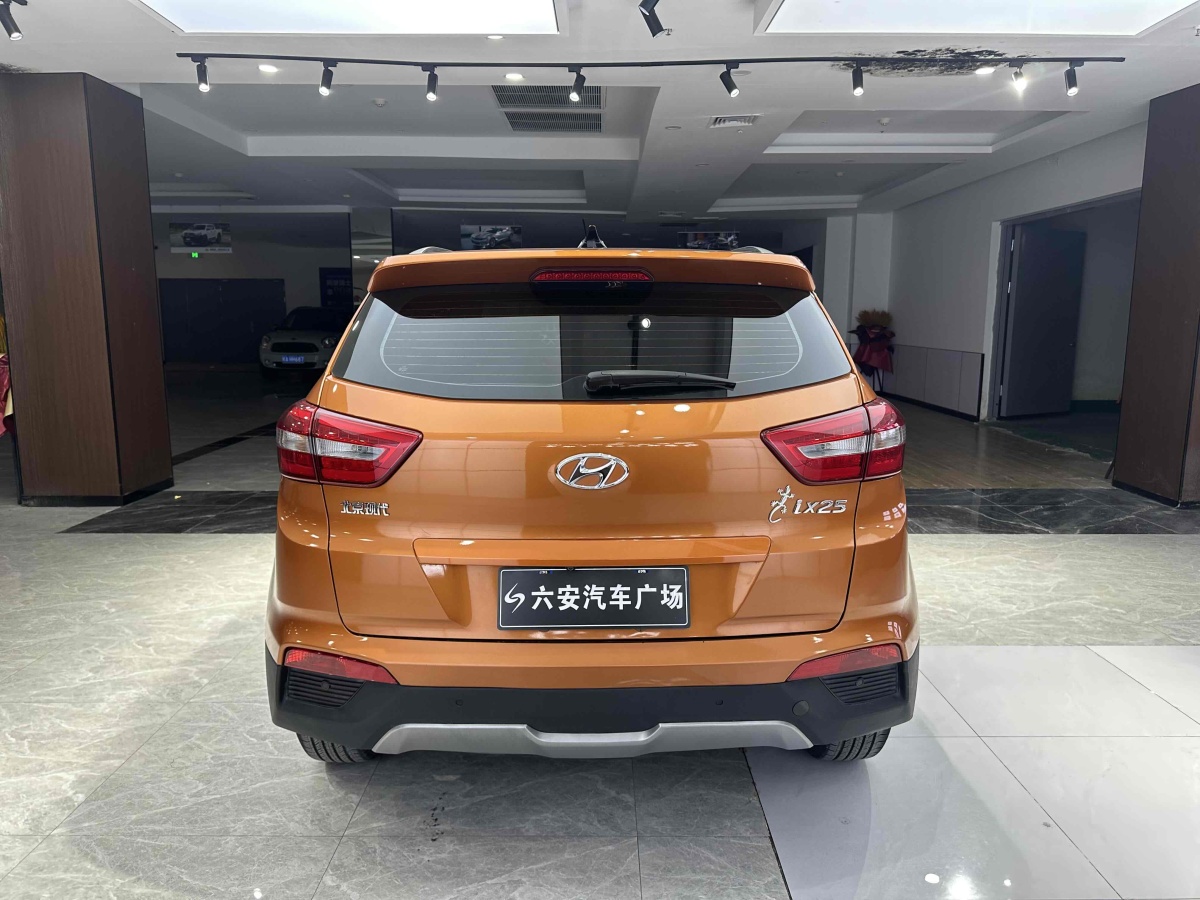 現(xiàn)代 ix25  2015款 1.6L 自動兩驅(qū)尊貴型DLX圖片