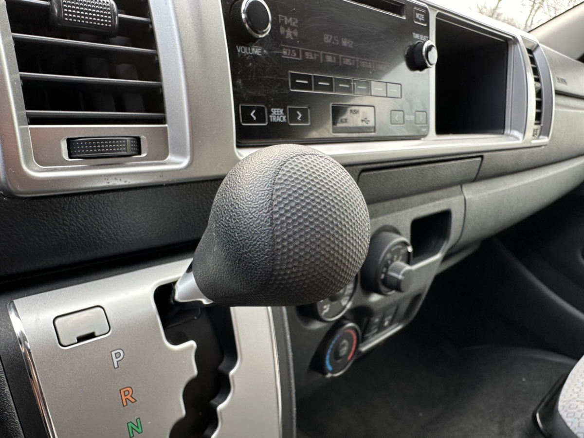 2017年7月丰田 HIACE  2011款 2.7L自动标准版13座