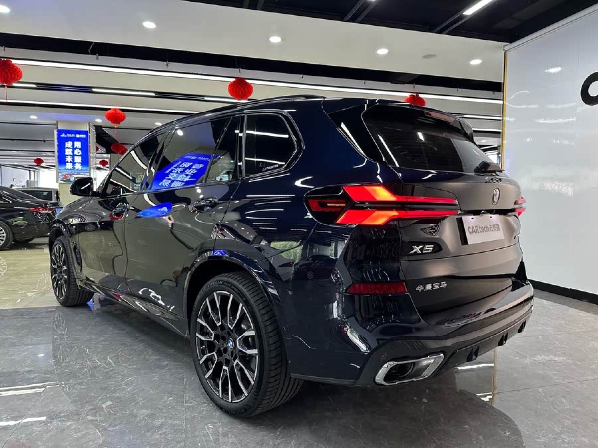 寶馬 寶馬X5  2023款 xDrive 40Li M運(yùn)動(dòng)曜夜套裝圖片