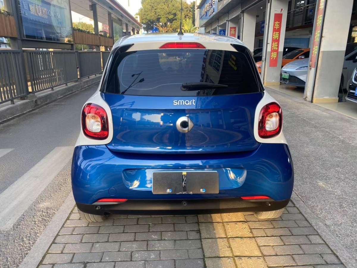 2017年9月smart forfour  2016款 1.0L 52千瓦靈動(dòng)版