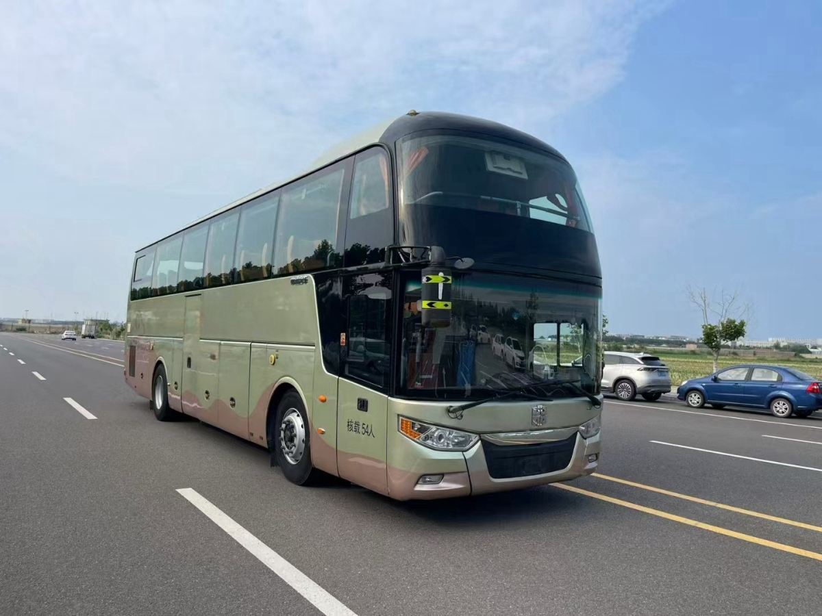 同款多臺(tái)54座中通6119氣囊旅游車(chē)圖片