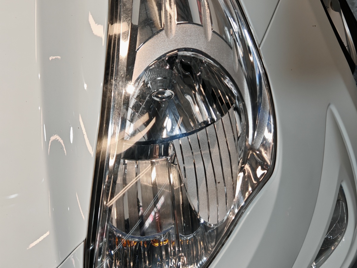 2014年1月现代 瑞纳  2010款 三厢 1.4L 自动时尚型GT