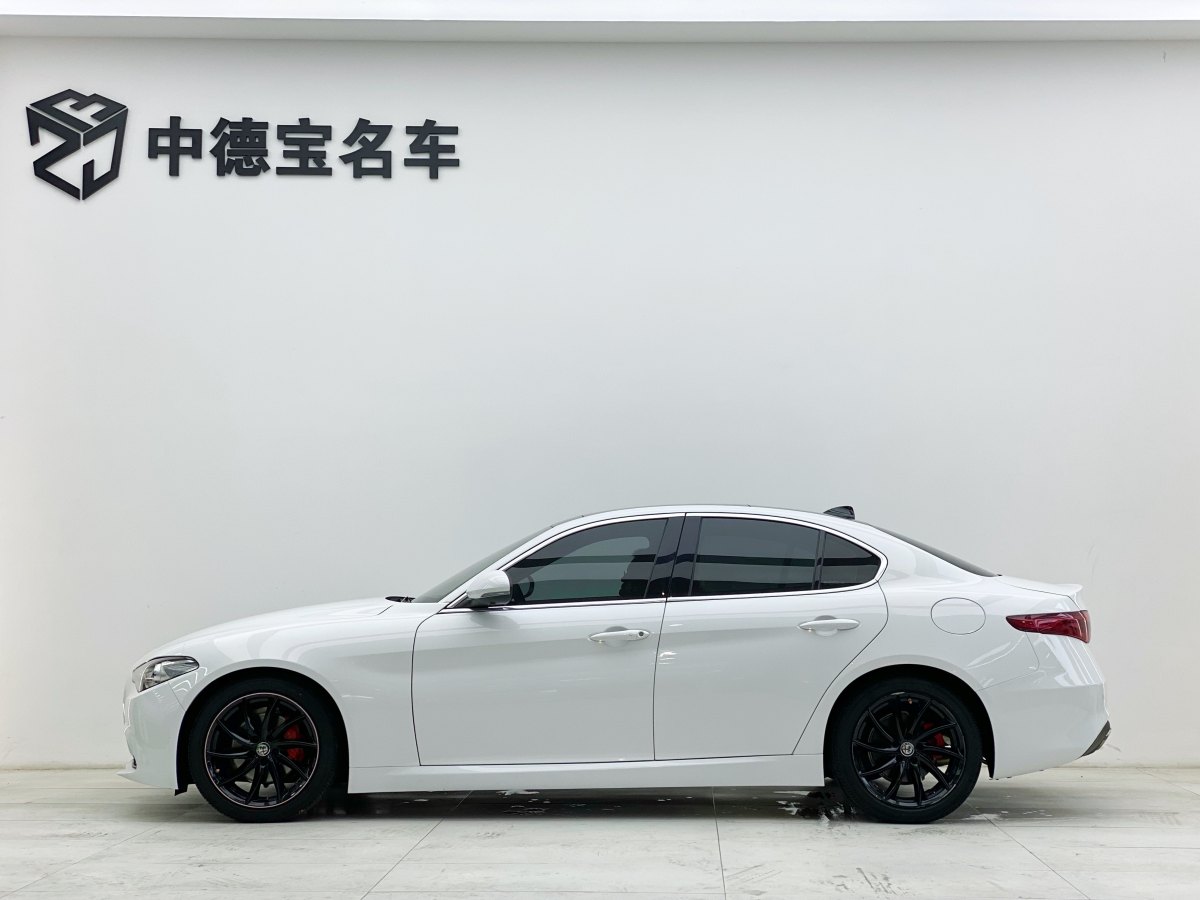 2018年7月阿爾法·羅密歐 Giulia  2017款 2.0T 200HP 豪華版