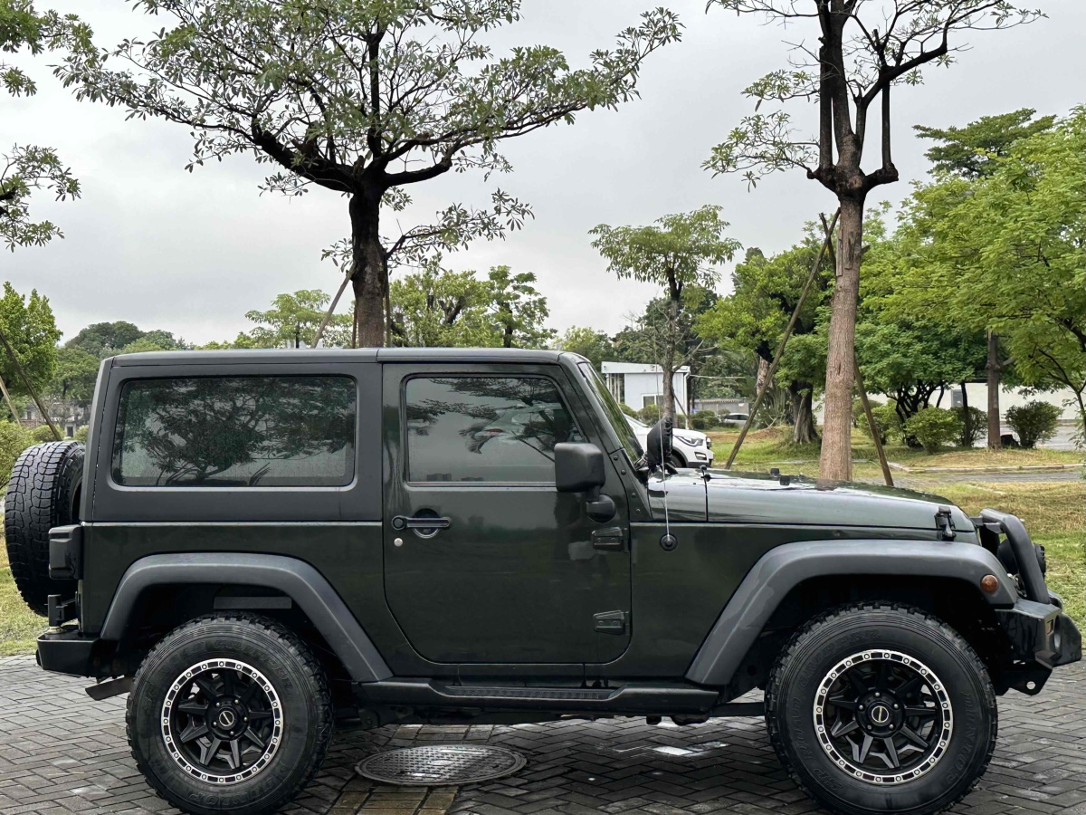 2012年10月Jeep 牧馬人  2011款 3.8L Rubicon 兩門版