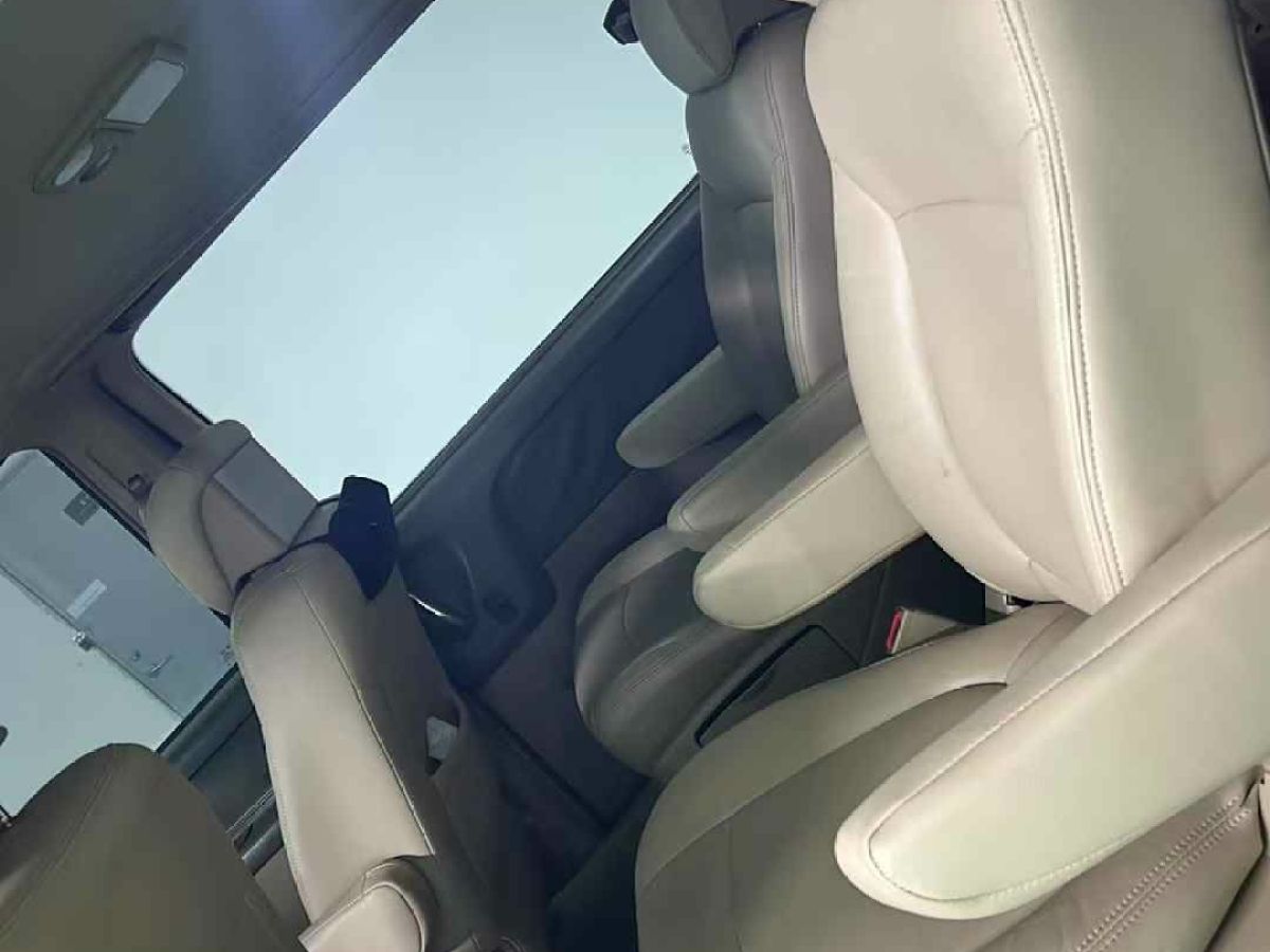 別克 GL8  2008款 陸尊 3.0L GT 精英版圖片