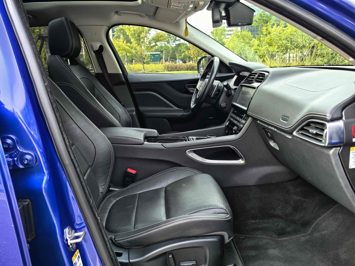 捷豹 F-PACE  2018款 改款 2.0T 四驅(qū)R-Sport運(yùn)動(dòng)版圖片