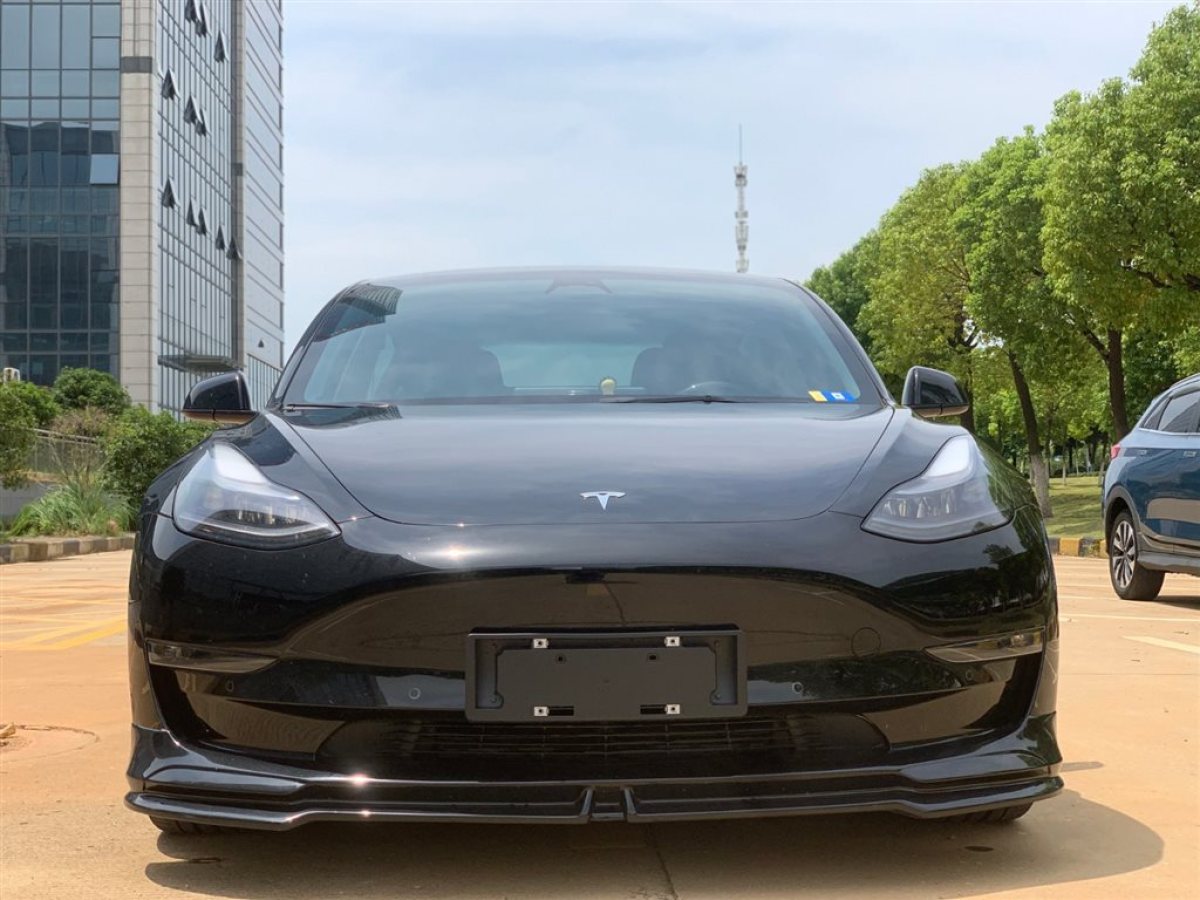 特斯拉 model y 2020款 改款 標準續航後驅升級版 黑色 自動檔對價格