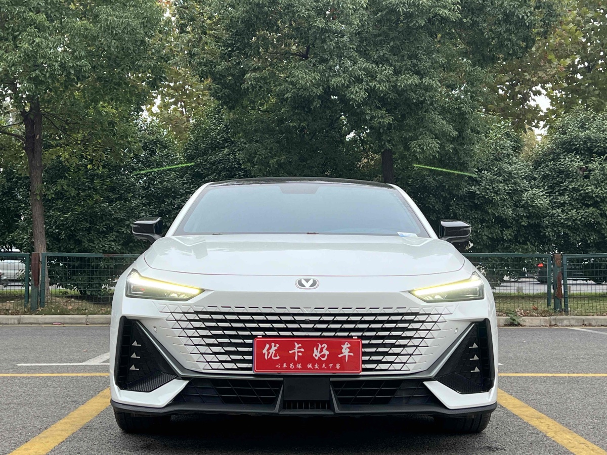 長安 長安UNI-V  2022款 1.5T 尊貴型圖片