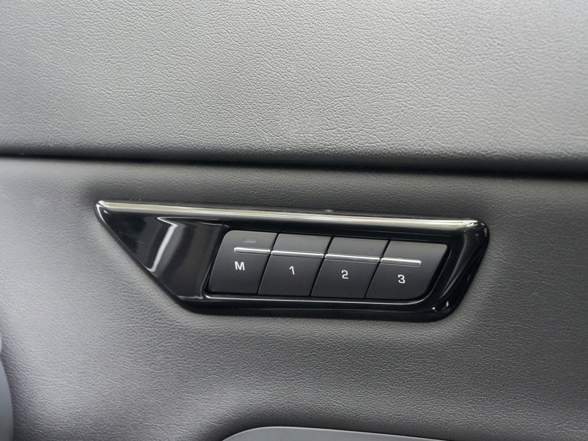 捷豹 E-PACE  2018款 P200 首發(fā)限量版圖片