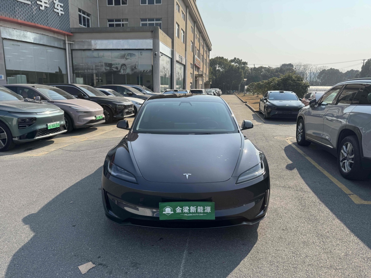 特斯拉 Model 3  2024款 高性能全輪驅(qū)動(dòng)版圖片