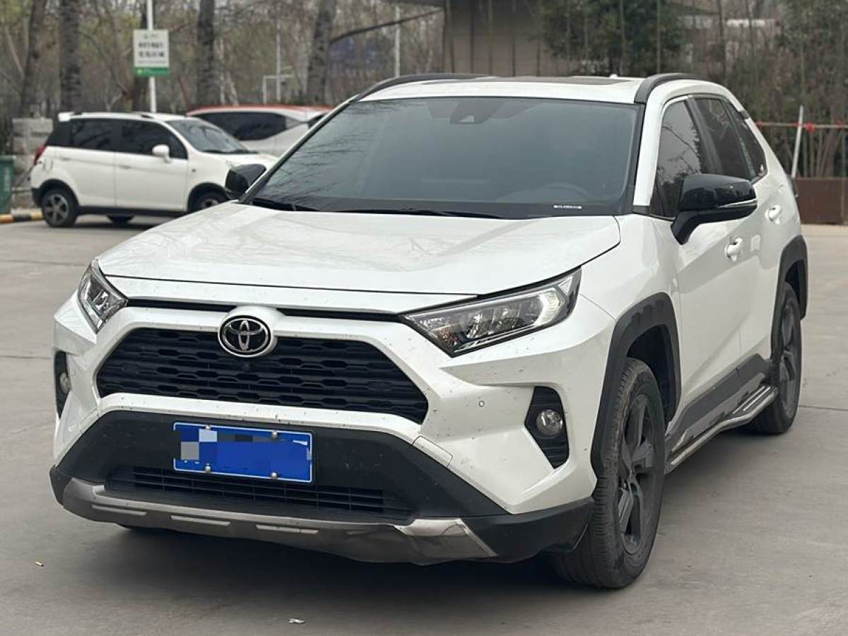 2023年4月豐田 RAV4榮放  2022款 2.0L CVT四驅(qū)風(fēng)尚Plus版