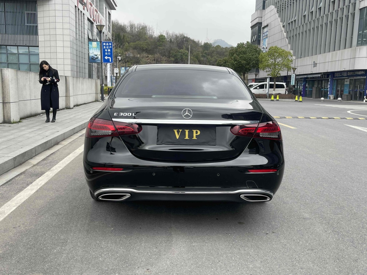奔馳 奔馳E級  2022款 改款 E 300 L 時尚型圖片
