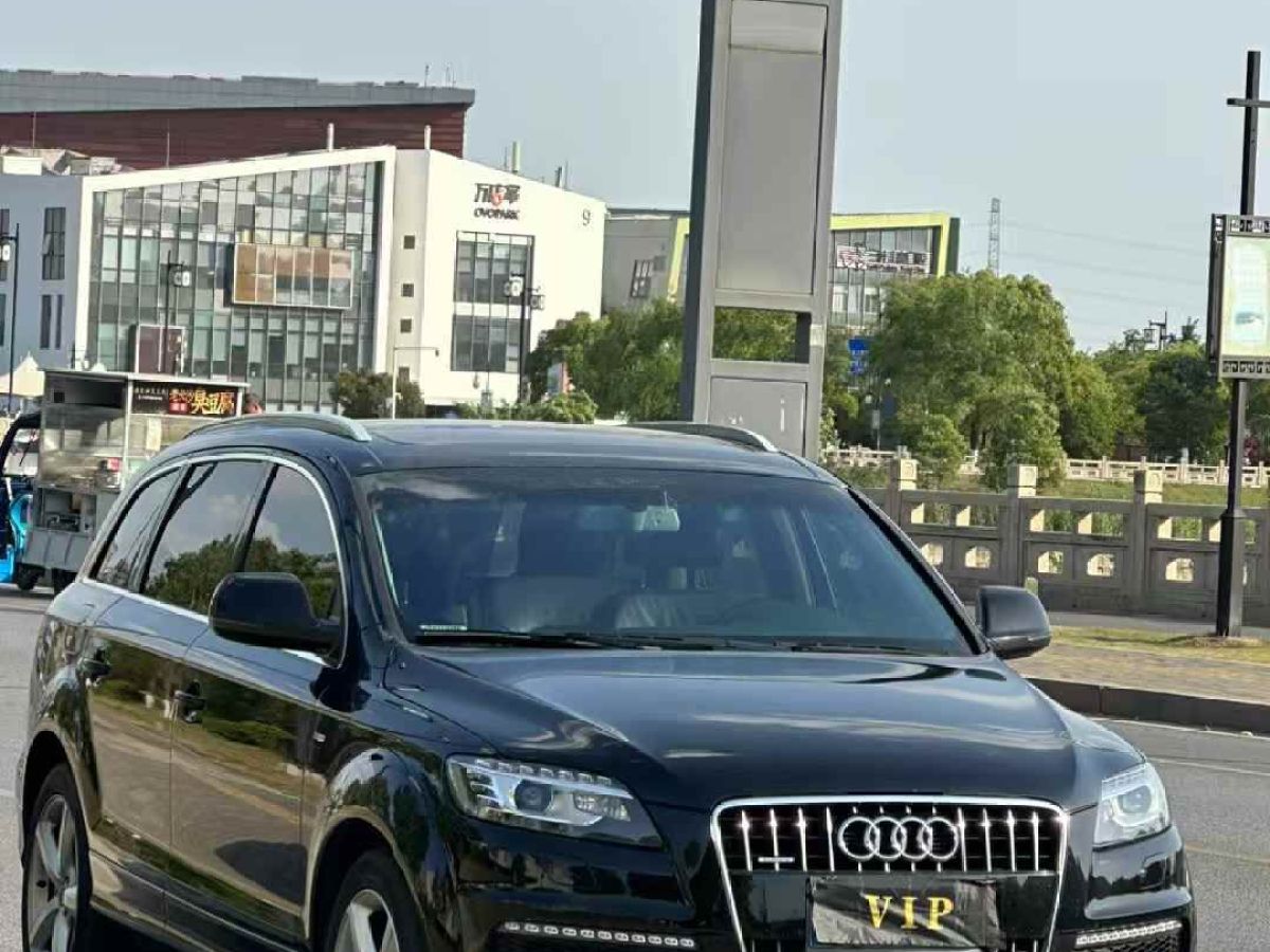 奧迪 奧迪Q7  2013款 Q7 35TDI quattro 領(lǐng)先型圖片