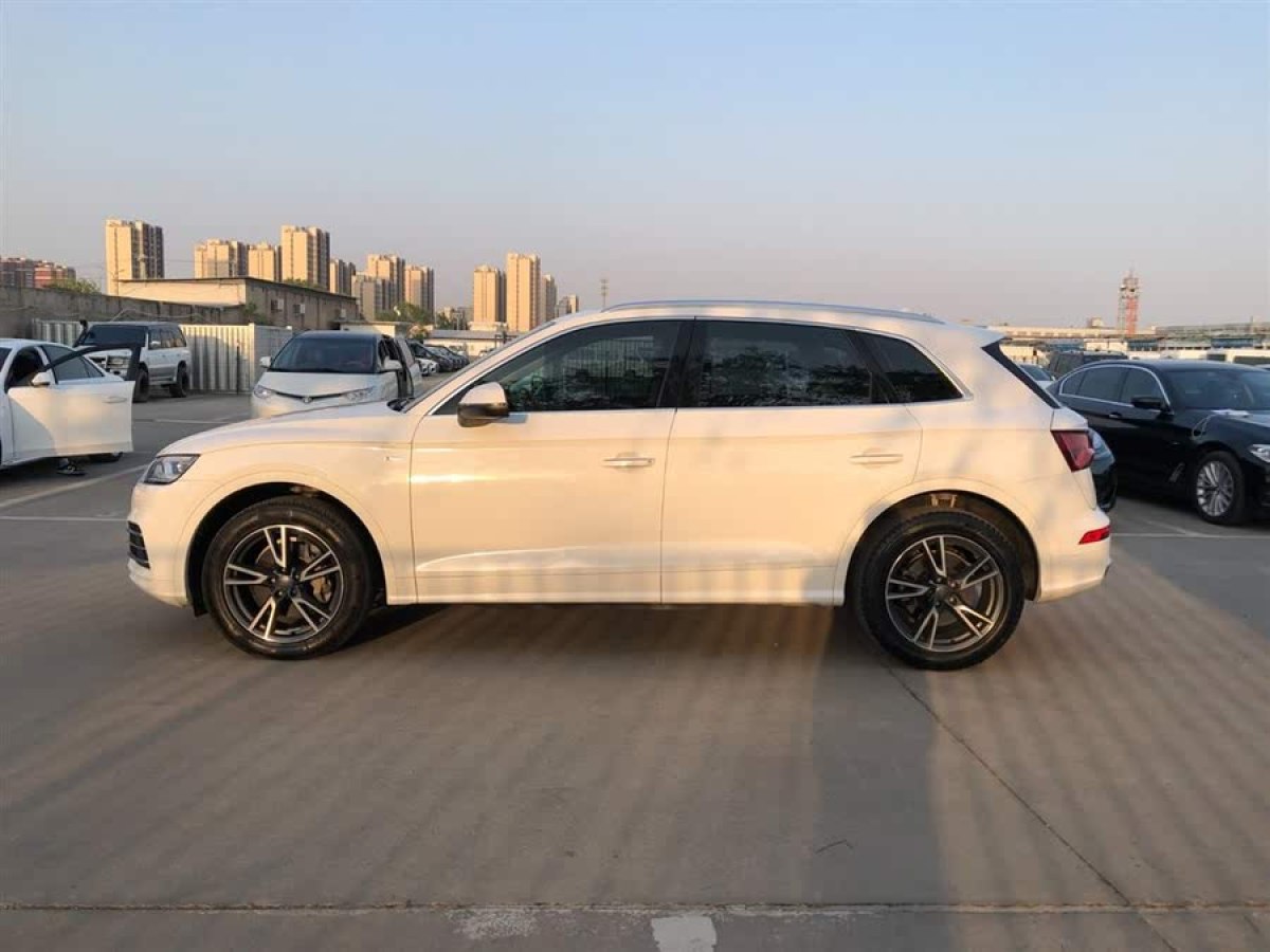奧迪 奧迪Q5L  2018款  45 TFSI 尊享時(shí)尚型 國(guó)VI圖片