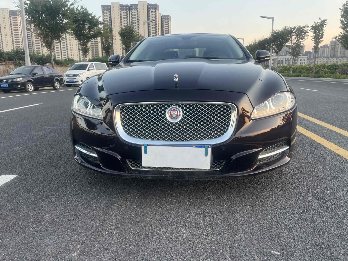 2014年2月捷豹 XJ  2013款 XJL 2.0T 全景商務(wù)版