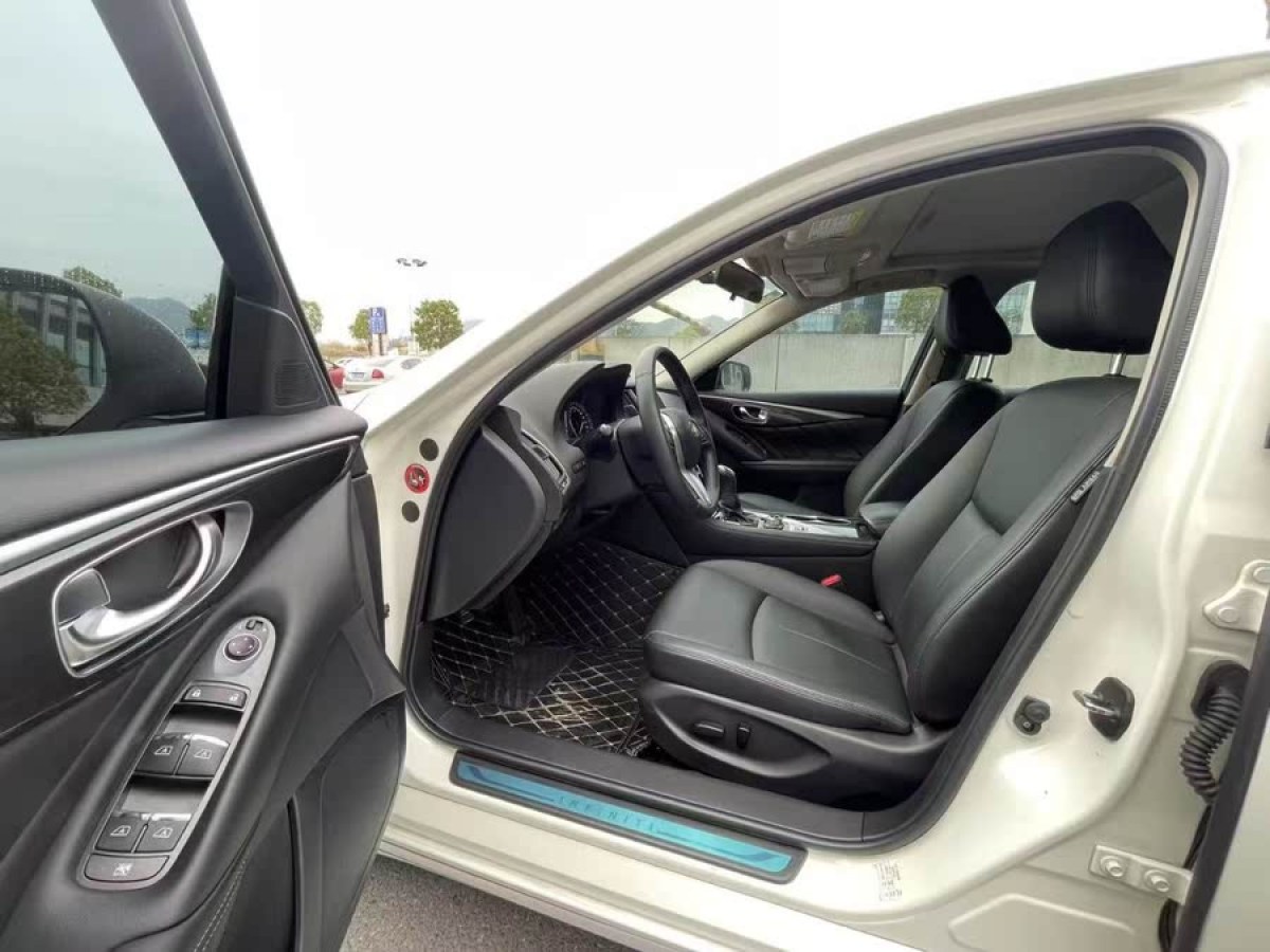英菲尼迪 Q50L  2022款 2.0T 舒適版圖片