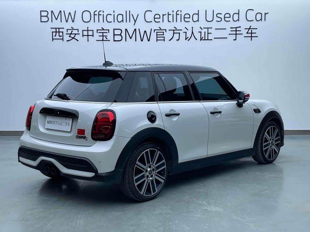 MINI MINI  2023款 改款 2.0T COOPER S 藝術(shù)家 五門版圖片