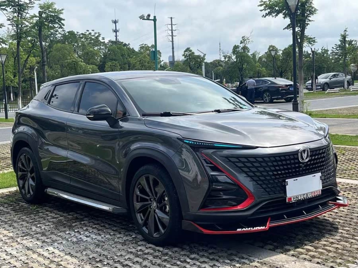 長(zhǎng)安 UNI-T  2020款 1.5T 尊貴型圖片