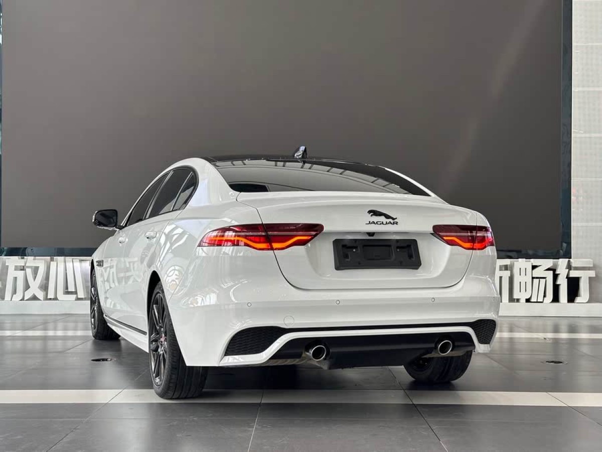 捷豹 XEL  2021款 2.0T 250PS 曜黑運(yùn)動(dòng)版圖片