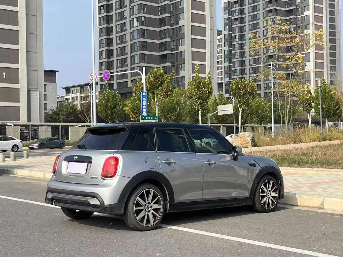 MINI MINI  2023款 改款 1.5T COOPER 藝術(shù)家 五門版圖片